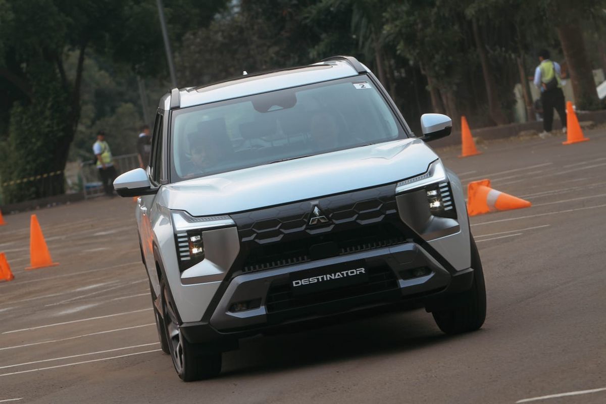 Adu Spek Mesin Mitsubishi Destinator dan Toyota Kijang Innova Zenix