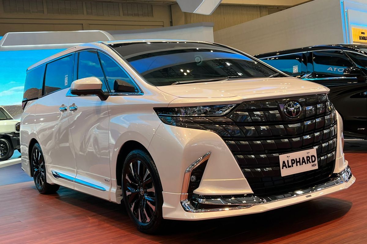 Anggota DPR Dapat Fasilitas Kredit Mobil Rp 70 Juta per Bulan: Nyicil Mobil Mewah Setahun Lunas