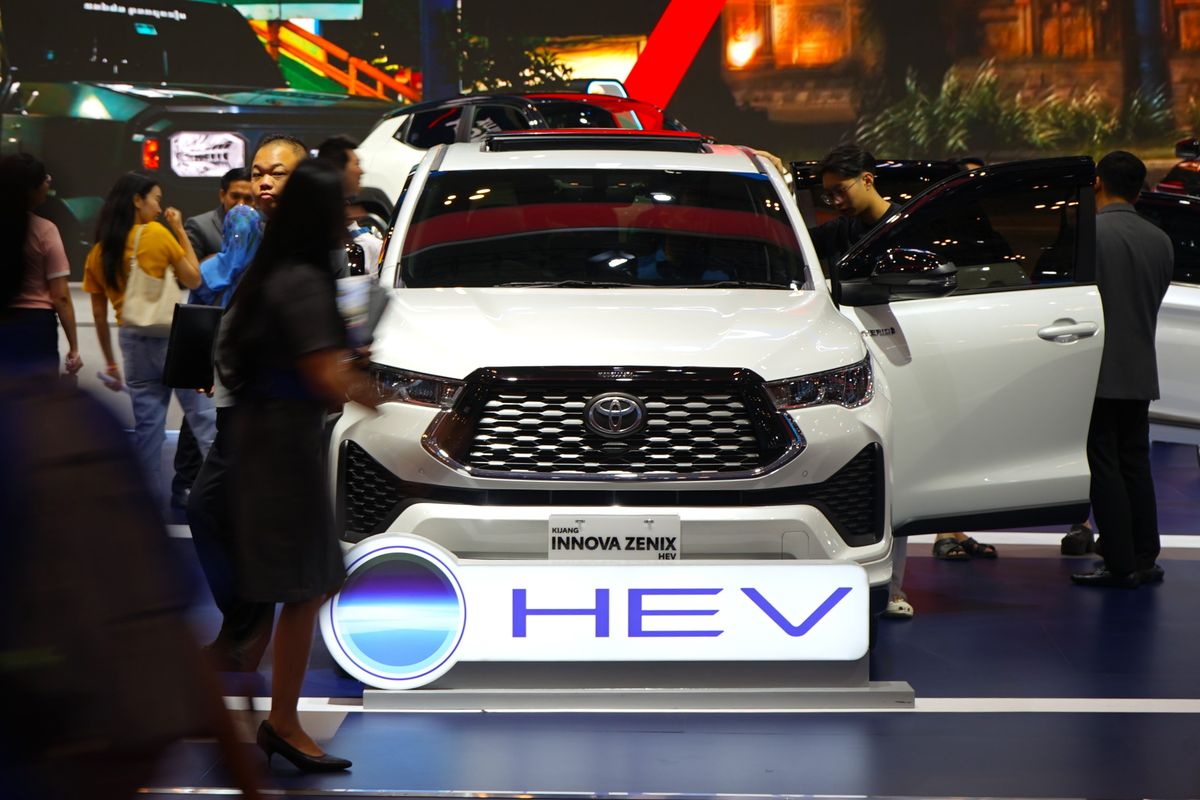 Daftar Harga Baterai Mobil Listrik Wuling Air EV dan Toyota Innova Zenix